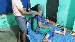 Real Sex video of young man hot sex with Aunty